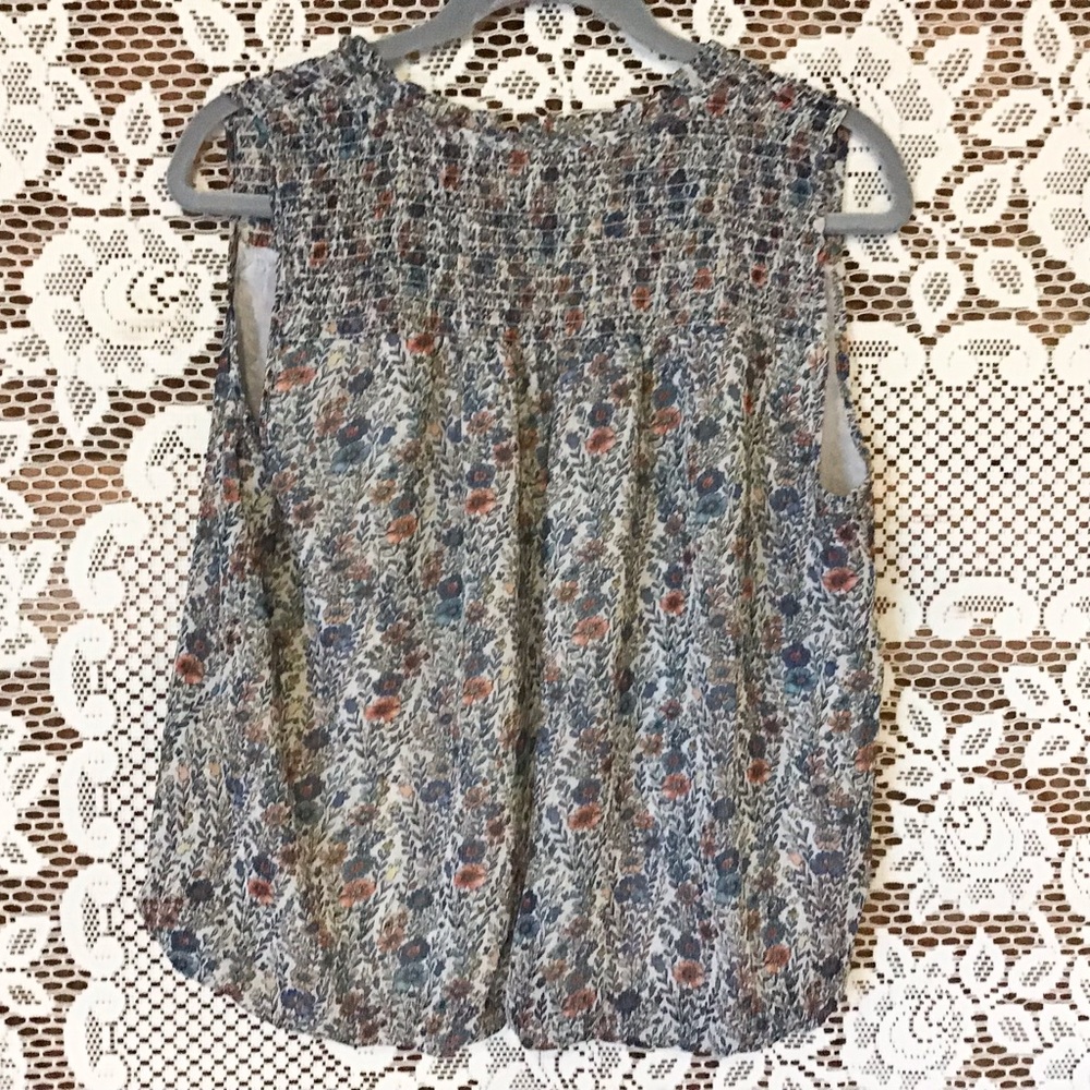 Rose + Olive Sleeveless Top - Picture 2 of 9